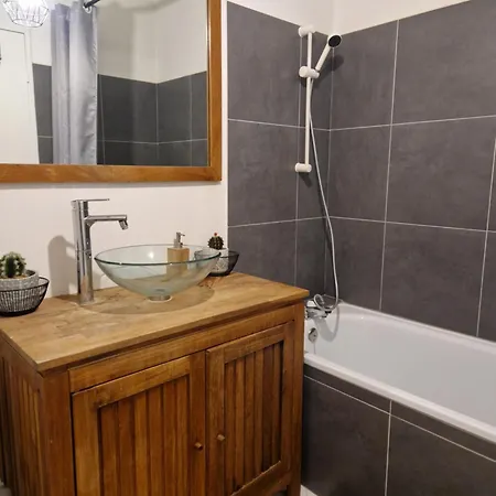 37 M2 Avec Balcon アパート