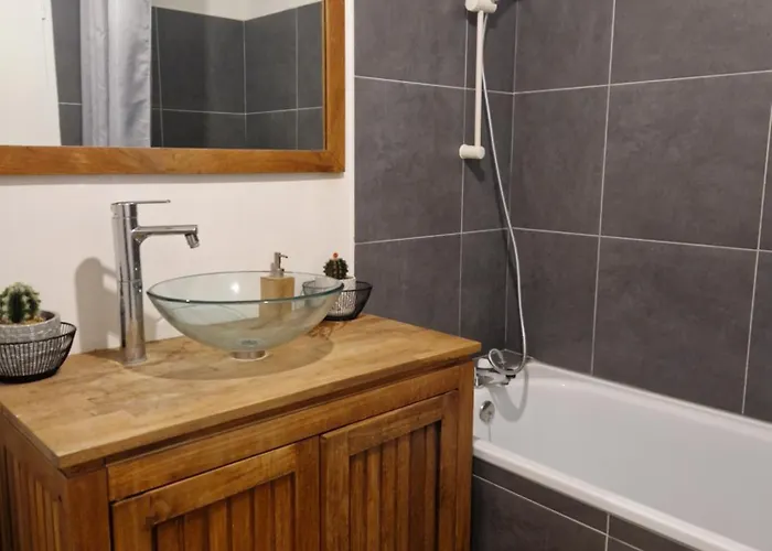 37 M2 Avec Balcon Apartman